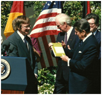 Tolzmann and Reagan in a color photo from 1987